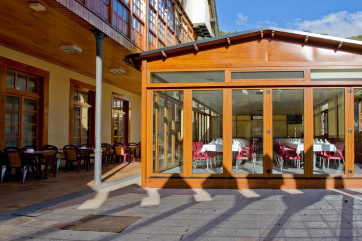 Hotel Restaurante La Casilla Cangas De Narcea Exterior photo